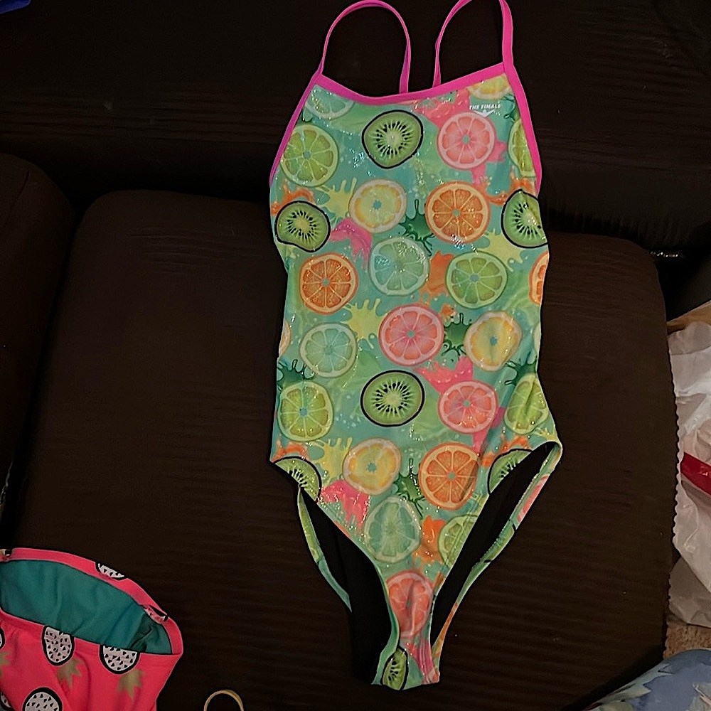 TYR The Finals Women foil Swimsuit Flutterback Green fruit - Size36M Like new